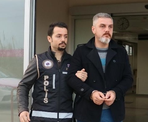Polislikten ihraç edilen şahıs FETÖ'den tutuklandı