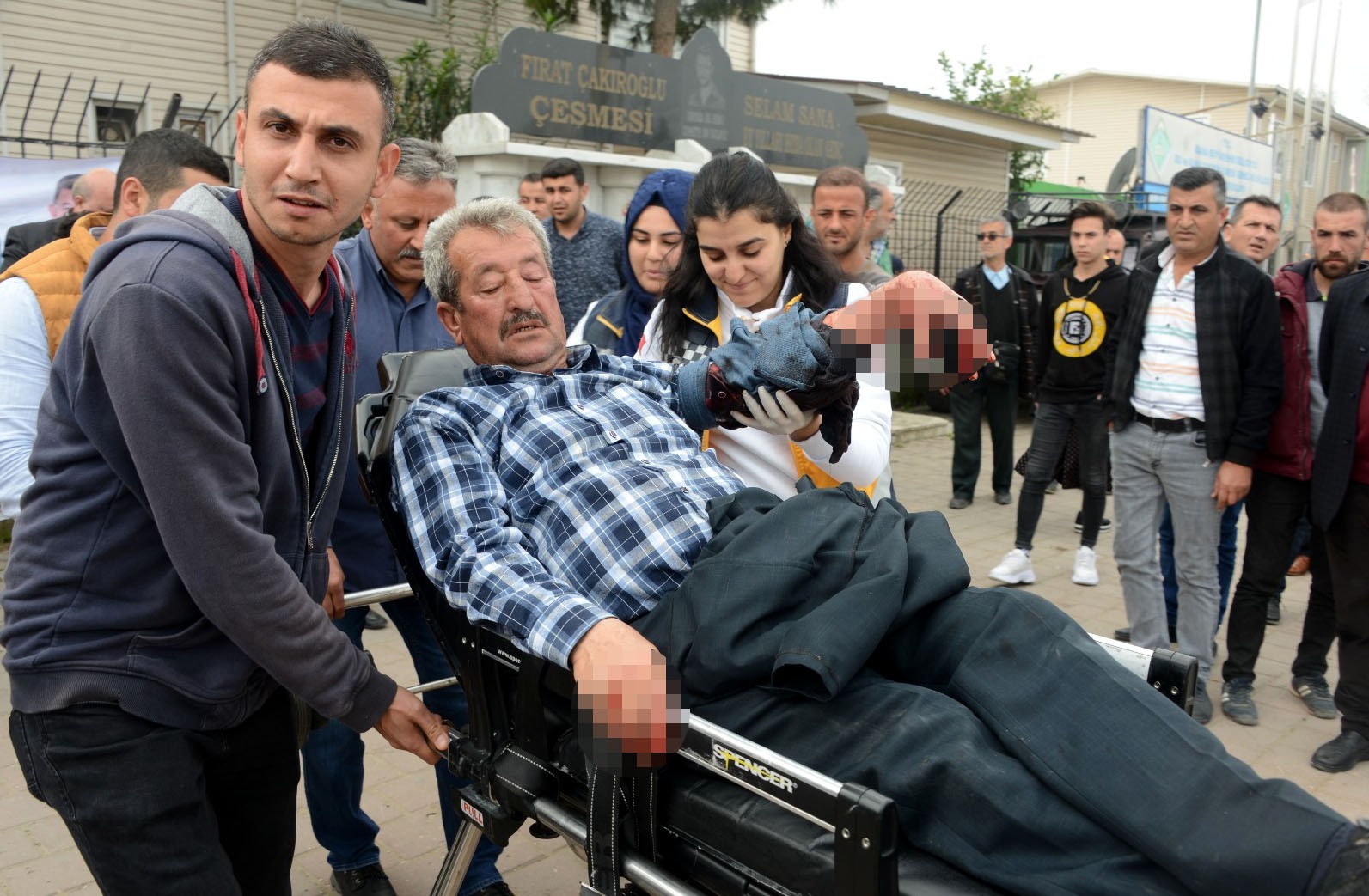 Yaşlı adam para vermeyince bıçaklandı