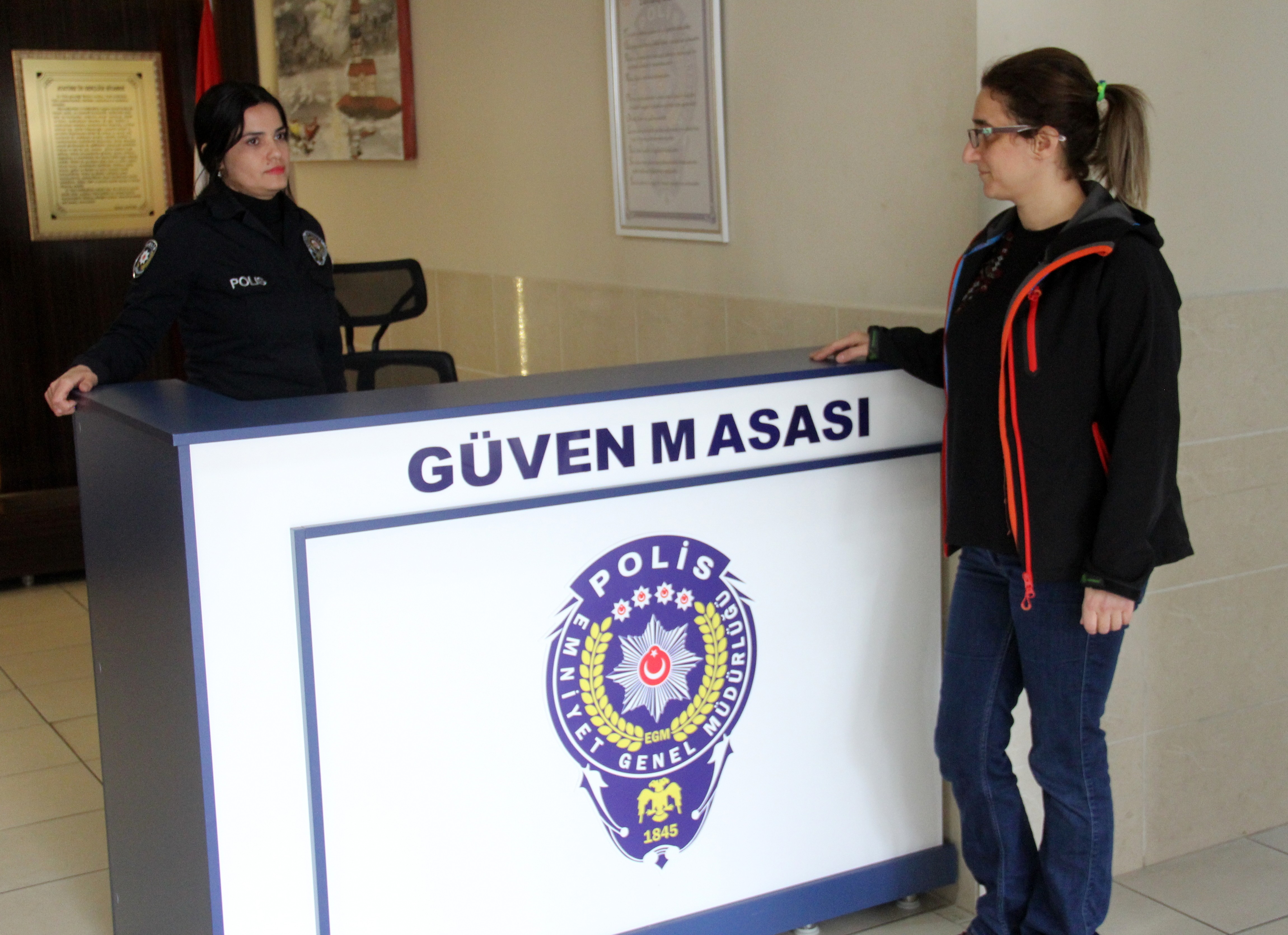 Polis merkezlerine