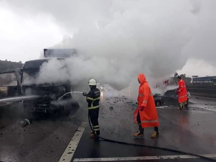 Osmaniye’de otomobil tıra çarptı: 2 yaralı