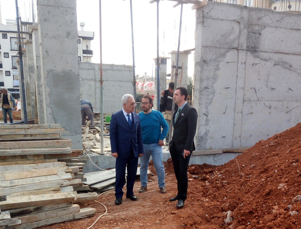 Kaymakam Gürçam okul inşaatı denetiminde