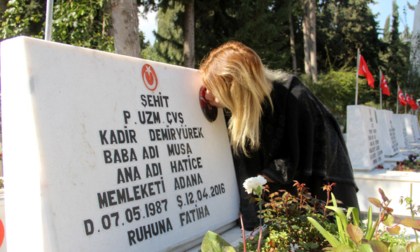 Şehit eşi: