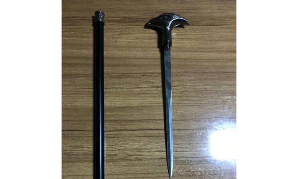 Baston bıçak polisi bile şok etti
