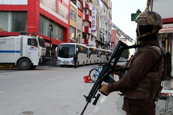 PKK'ya para aktardılar