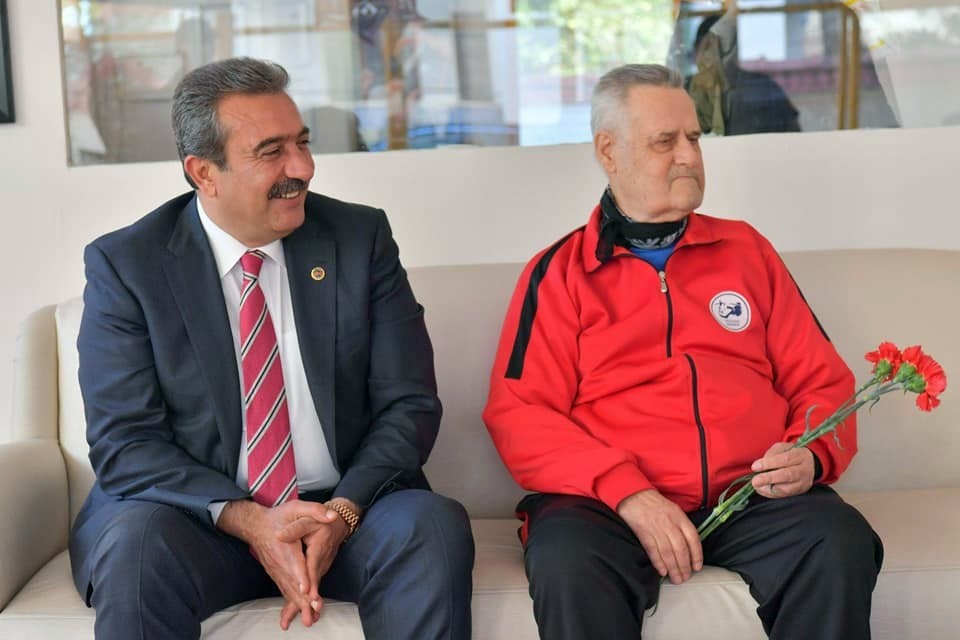 Çetin'den efsane hakemlerden İlyas Ayan’a ziyaret