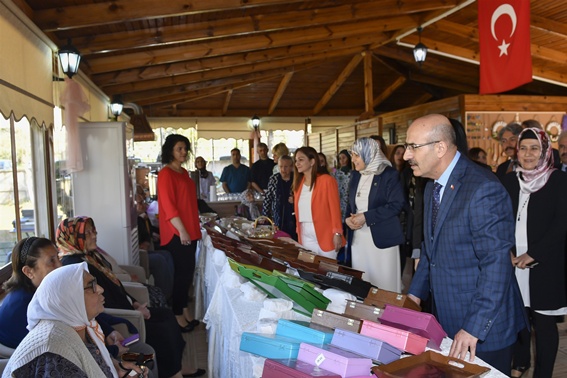 Huzurevi sakinleri sergi açtı