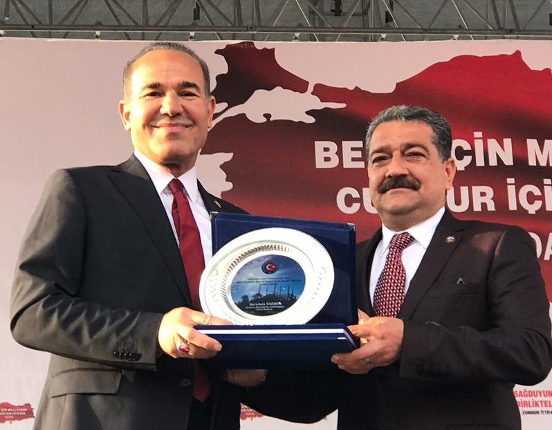 Sözlü’ye esnaf adına plaket