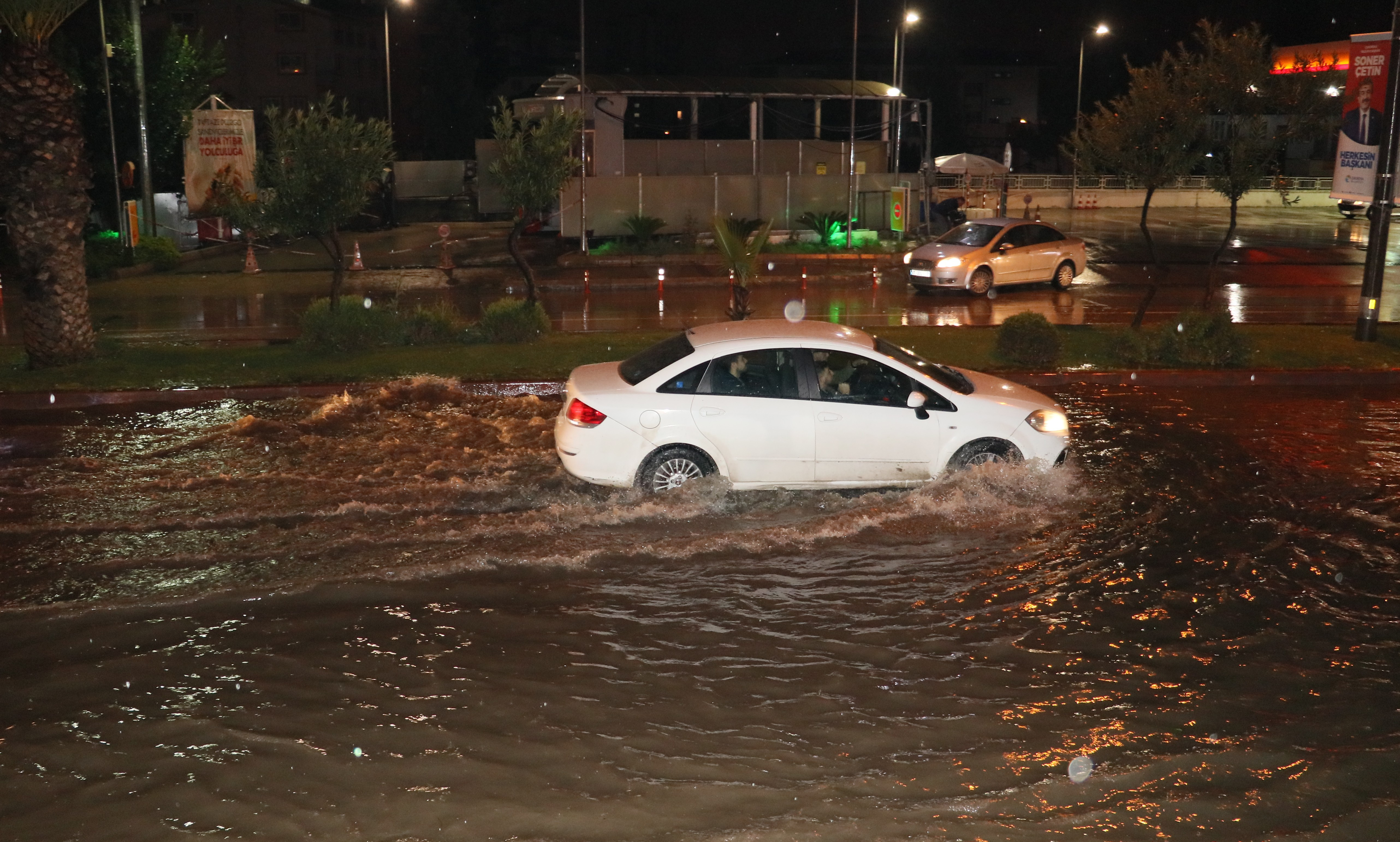 Adana’da sağanak etkili oldu