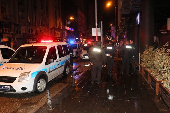 Bar çıkışı silahlı saldırı: 1 ölü 1 yaralı