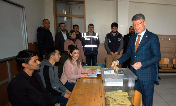 Fikret Yeni, ailesiyle birlikte oyunu kullandı