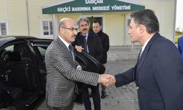 Vali Demirtaş, geçici barınma merkezini inceledi