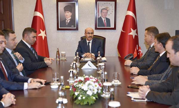 Vali Demirtaş, ilçe kaymakamlarıyla bir araya geldi