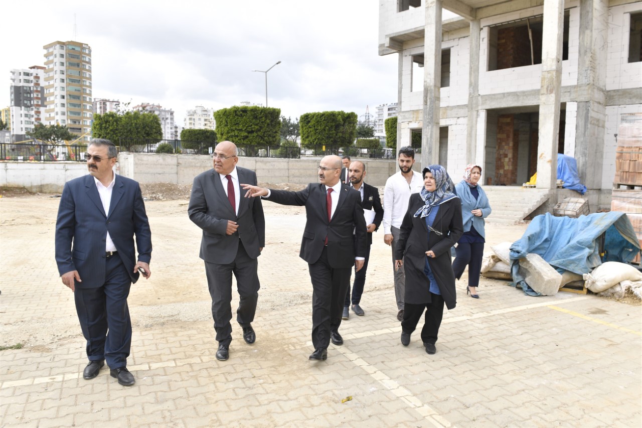 Vali Demirtaş, inşaat halindeki yurt binasını inceledi