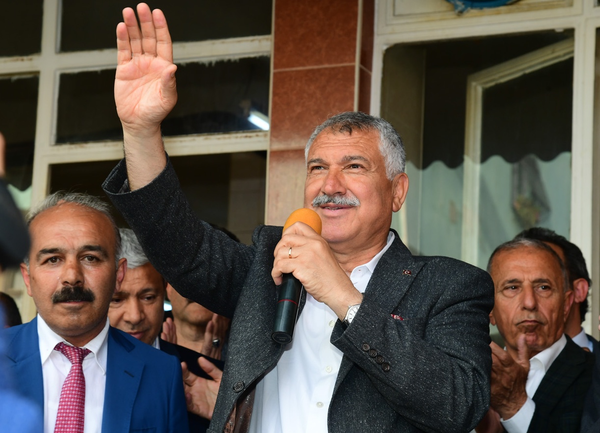 Siyaset yerine hizmet yapacağız