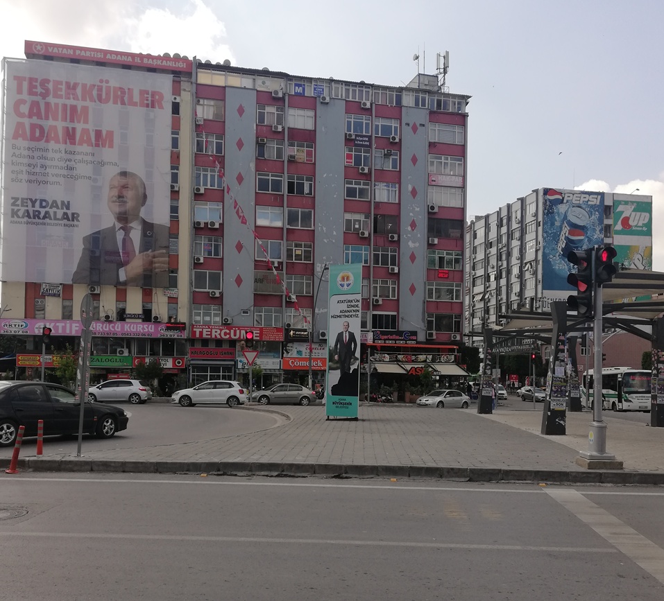 Bir şehir 2 belediye başkanı!