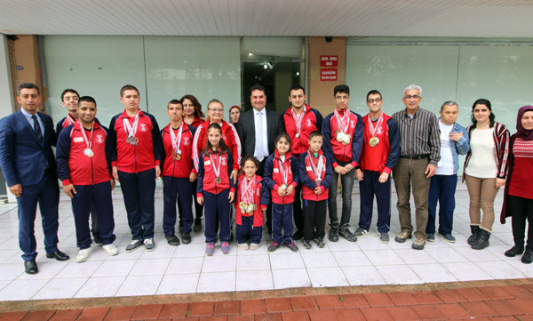 Ataşbak, Özel Sporcularla bir araya geldi