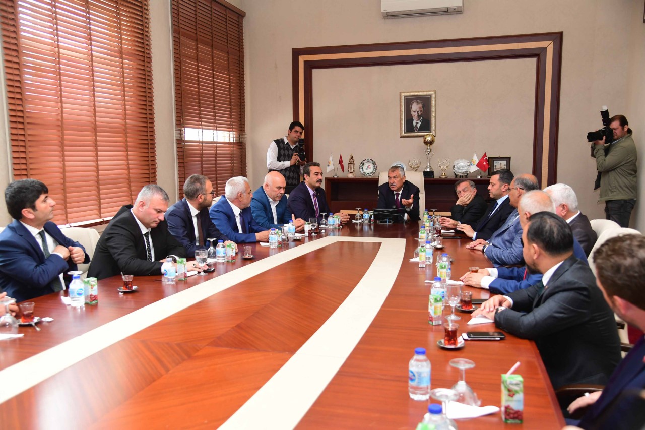 Karalar, ilçe belediye başkanlarıyla toplantı yaptı