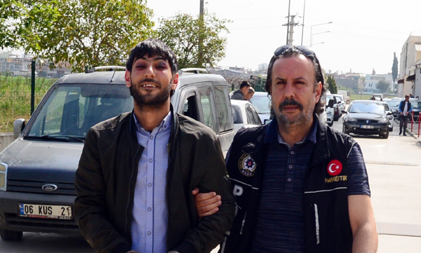 Aranan şahıs uyuşturucu satarken yakalandı
