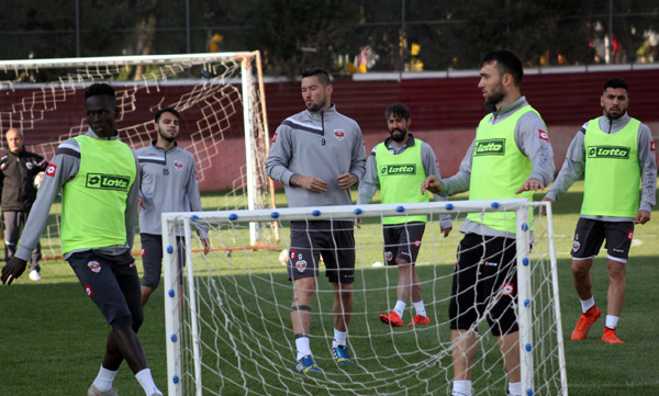 Kaplan kampa giriyor