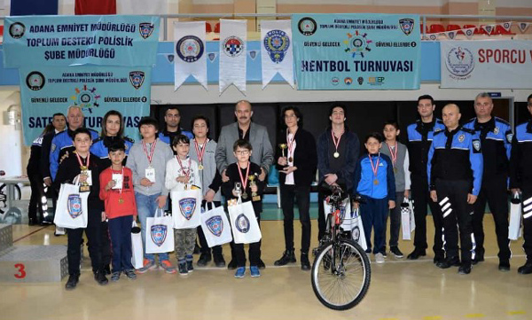 Polisten satranç turnuvası