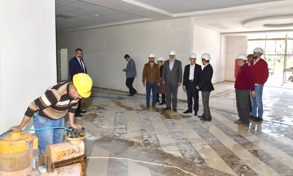 Vali Demirtaş, kız öğrenci yurdu inşaatını inceledi