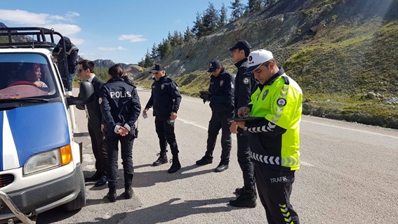 Kaymakam yol denetiminde