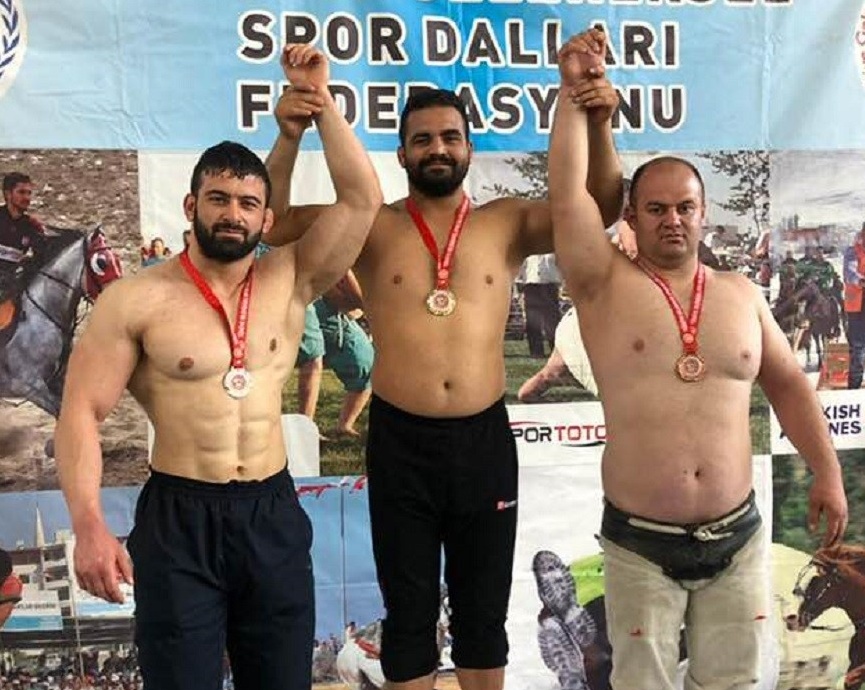 Ali İhsan Ariç güreşte Türkiye üçüncüsü oldu