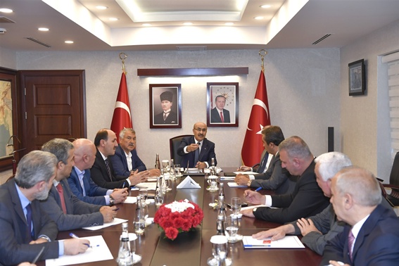 Sokak hayvanlarını unutmadılar