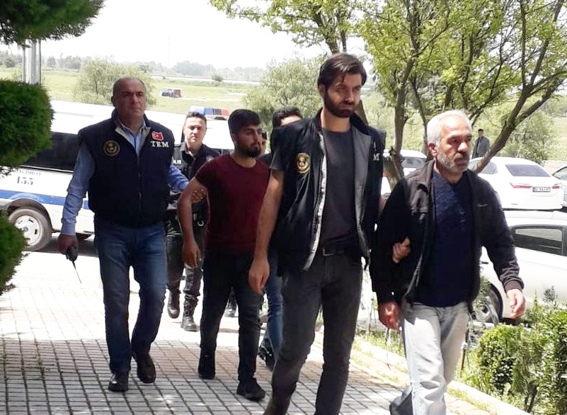 Basın mensuplarıyla dalga geçti