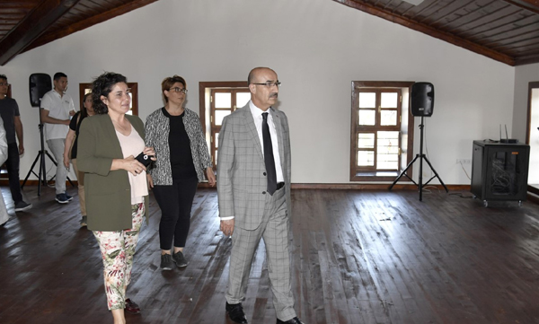 Demirtaş, restore çalışmaları yapılan binaları inceledi