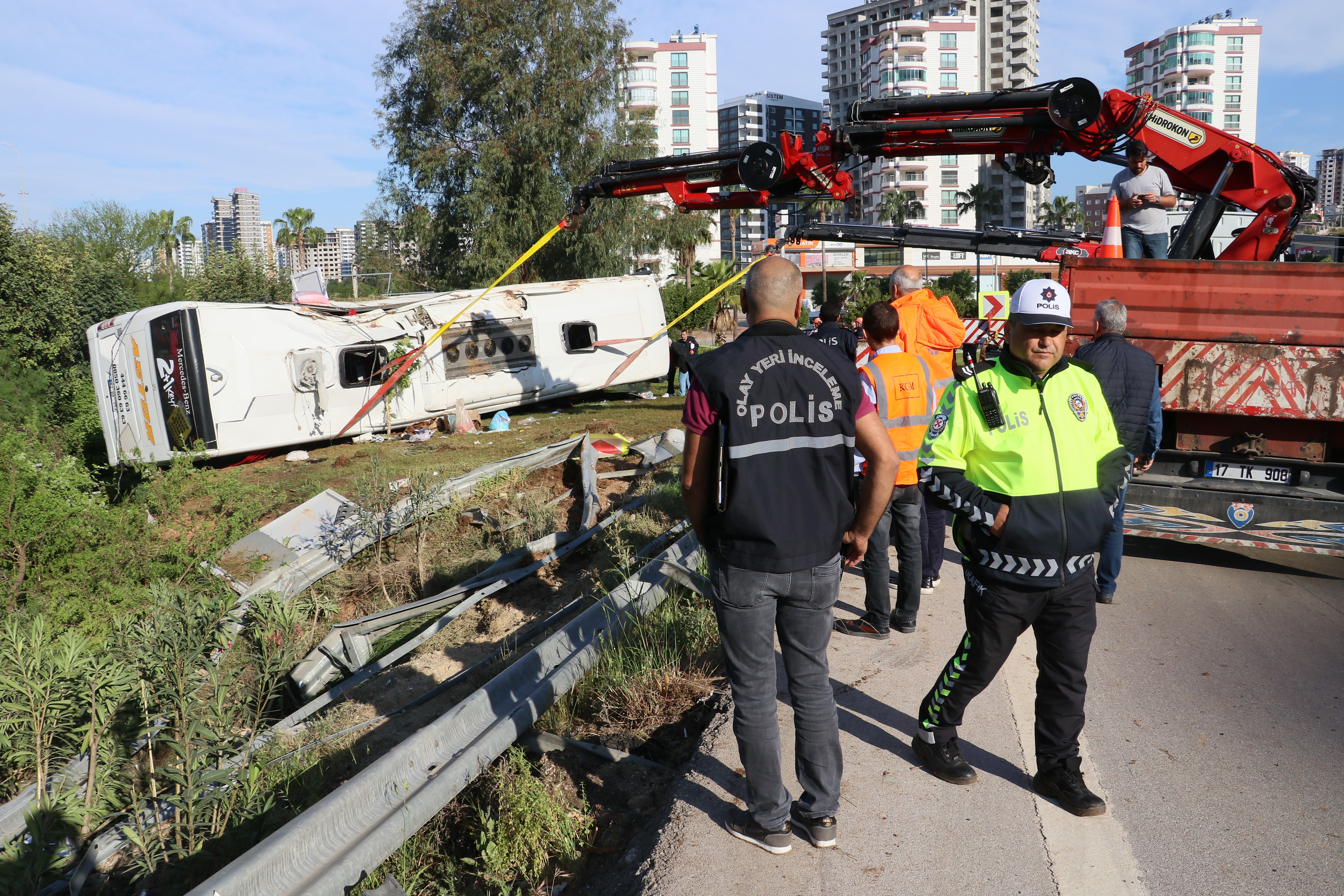 Adana’da feci kaza: 2 ölü 29 yaralı