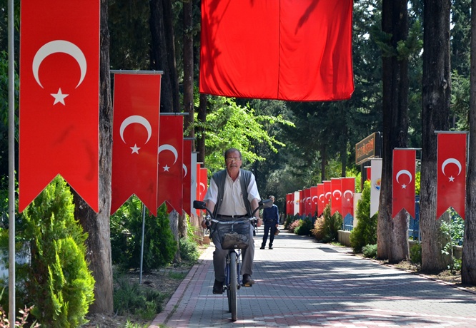 Şehit babası bisiklete biniyor... Peki neden?