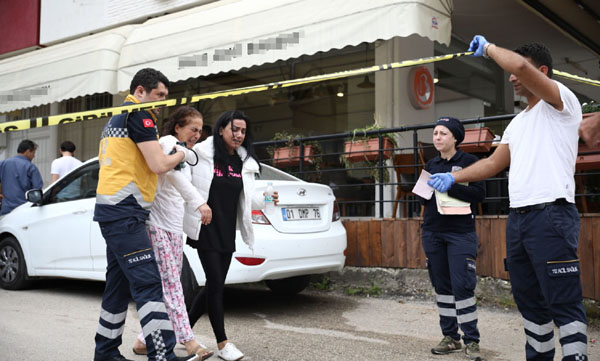 Ablasının intihar ettiği balkondan 12 yıl sonra atladı