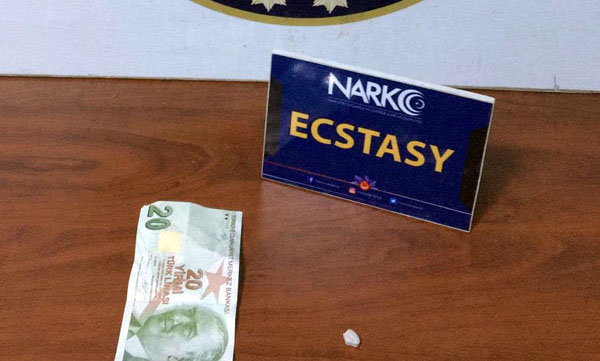 Bir uyuşturucu haptan iki kişiye tutuklama