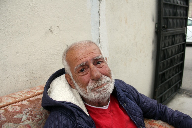 Otobüsten zorla indirilen yaşlı adamın gözyaşları