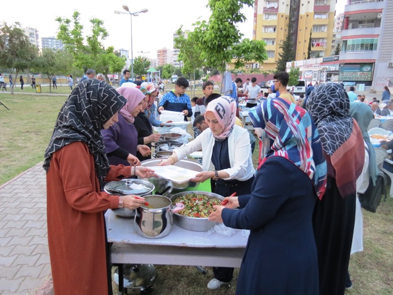 Çukurova'da imece usulü iftar