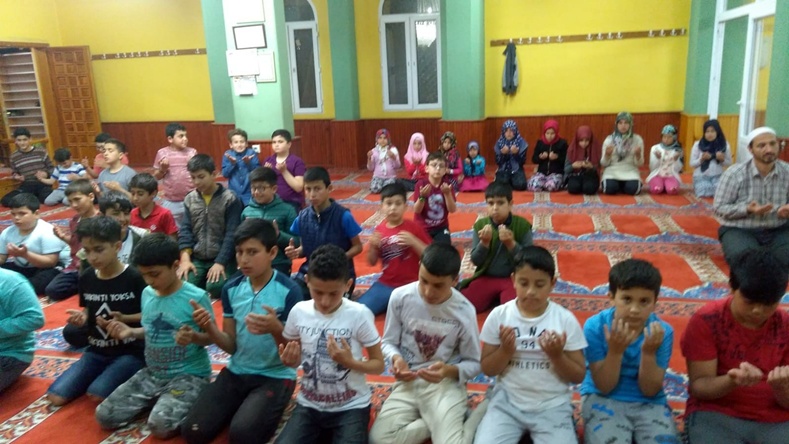 Pozantı’da çocuklar iftarda buluşuyor