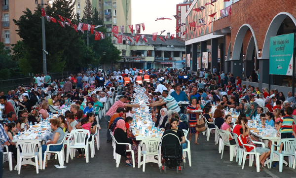 Seyhan Belediyesi iftar sofrasında 1.500 kişiyi ağırladı