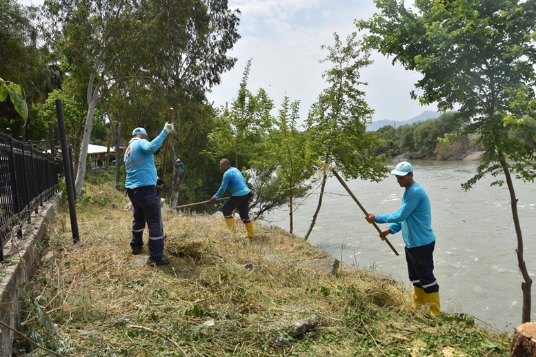 Ceyhan Nehri kıyıları bakıma alındı