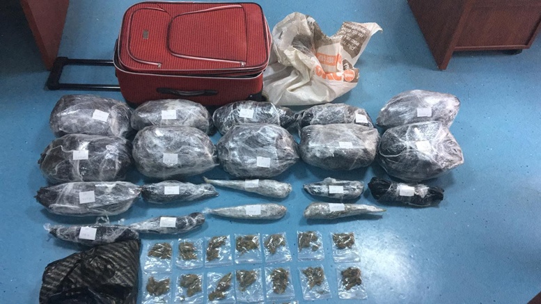 Bodrumdaki soba ve valizden 11 kilo 282 gram esrar çıktı