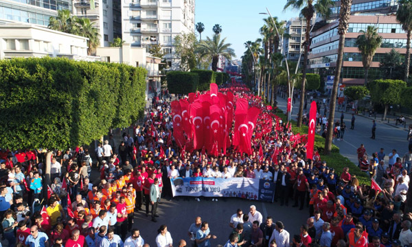 19 mayıs coşkusu bulvarlara, meydanlara sığmadı
