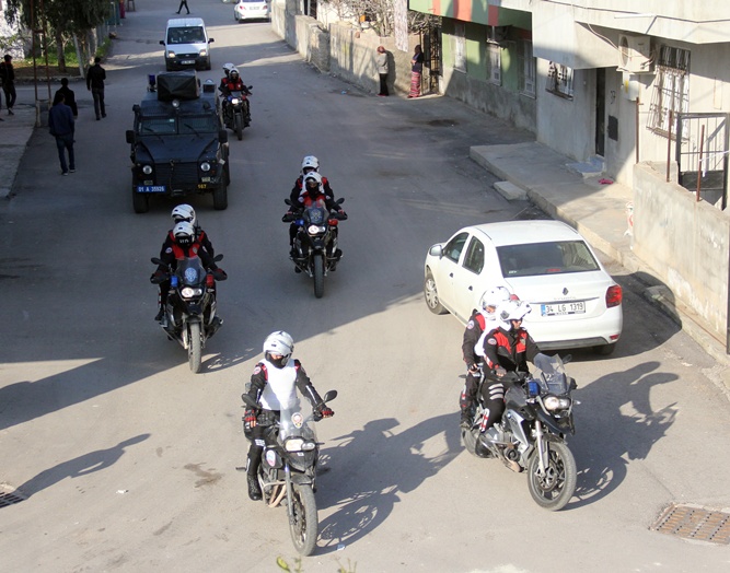 Adana'da 27 aranan şahıs yakalandı