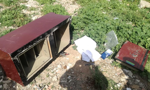 Çelik kasayı içindeki 30 bin lirayla çaldılar