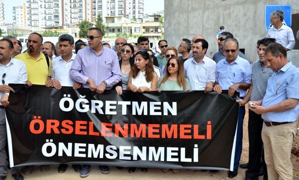 Velinin darp ettiği öğretmene destek