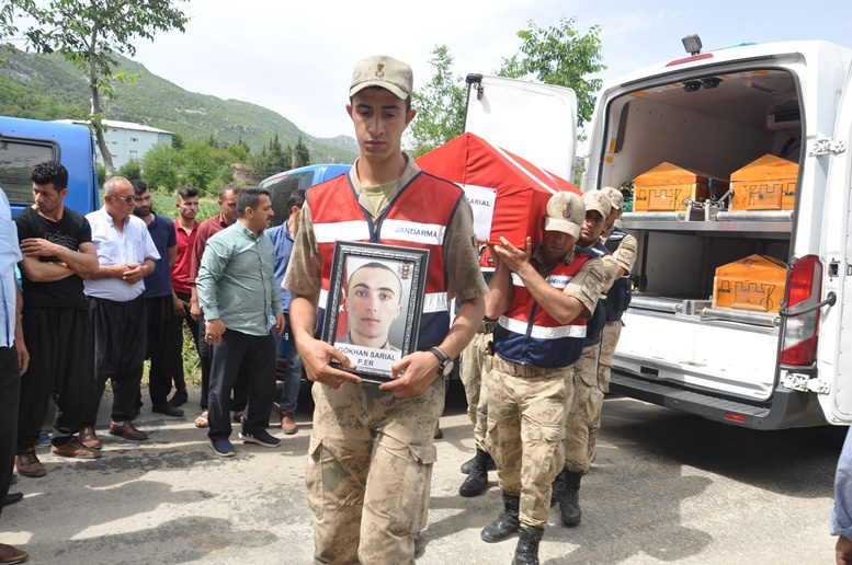 Ölü bulunan asker toprağa verildi