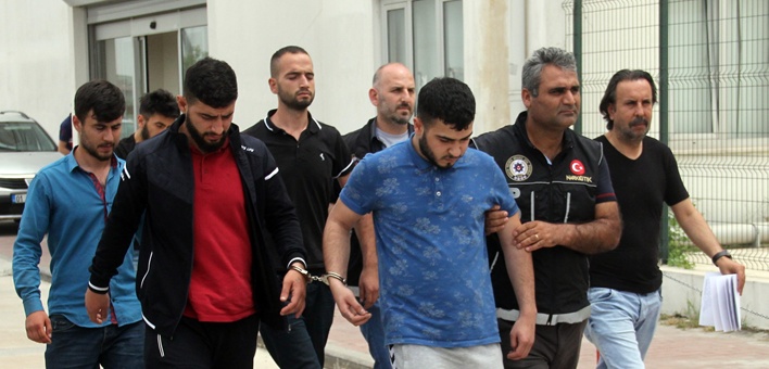 Torbacının evinden çelik yelek çıktı