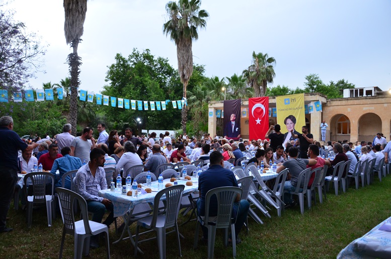 İYİ Parti’den iftar yemeği