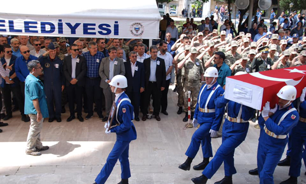 Adana şehidini uğurladı
