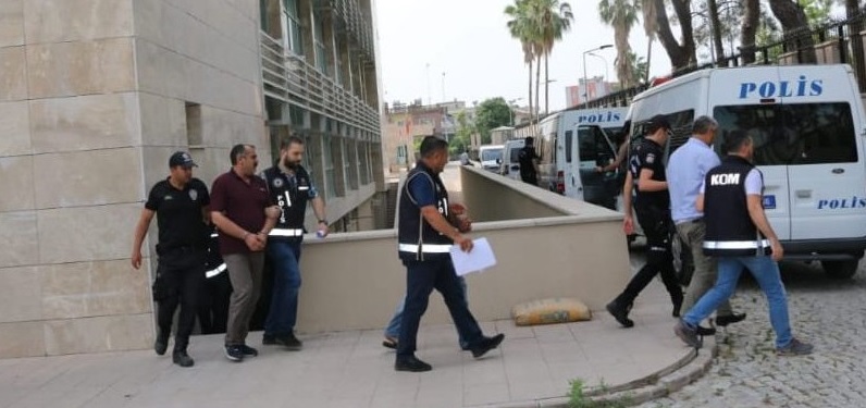 Polise enselendiler
