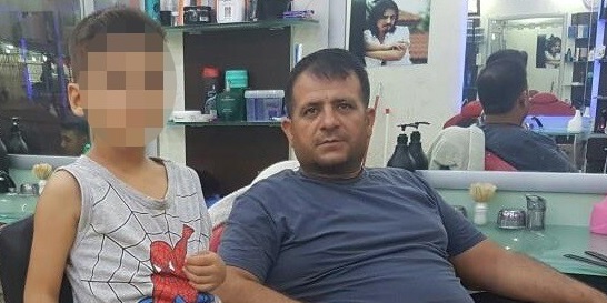 Yol kenarında oturanları ezip geçti